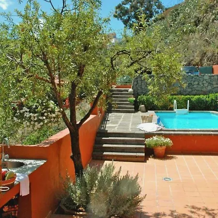 Casa Tres Almendros Holiday home Vega de San Mateo